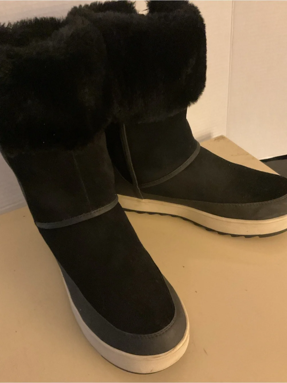 Koolaburra by Uggs women Black Suede leather fur Tynlee waterproof boots US 9